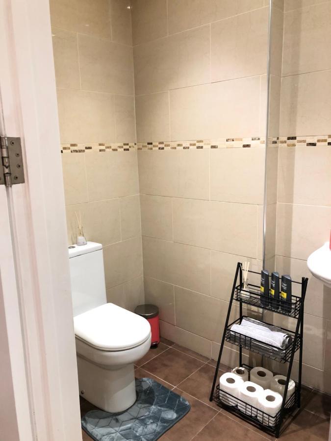 Greater London Holiday Let @ Hanwell Appartement Buitenkant foto
