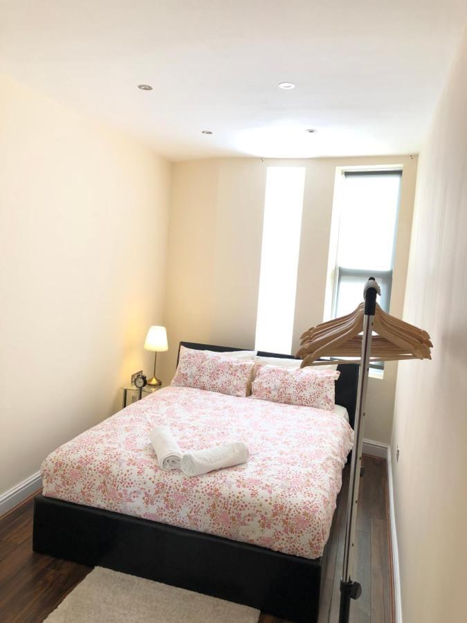Greater London Holiday Let @ Hanwell Appartement Buitenkant foto